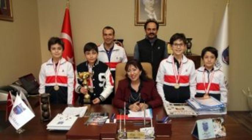 &Ouml;zel Sanko Okulları K&uuml;&ccedil;&uuml;k Erkekler Masa Tenisi Takımı İl Birincisi