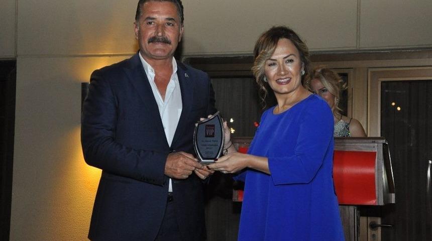 Başkan Tuna&rsquo;ya &rsquo;sosyal Sorumluluk&rsquo; &Ouml;d&uuml;l&uuml;