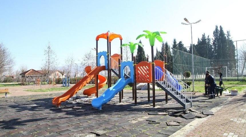 Başiskele&rsquo;de Oyun Parkları Yenileniyor