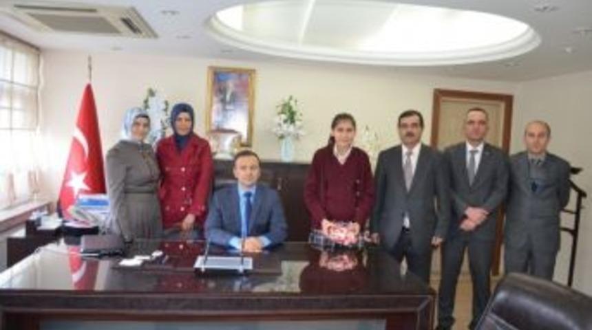 Kula Birincisi &Ouml;ğrenci &Ouml;d&uuml;llendirildi