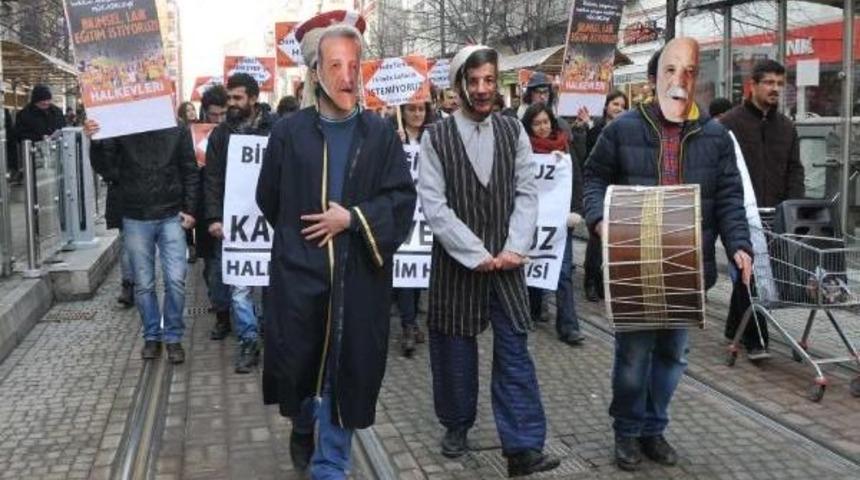 Eskişehir'de Maskeli, Davullu Y&uuml;r&uuml;y&uuml;ş