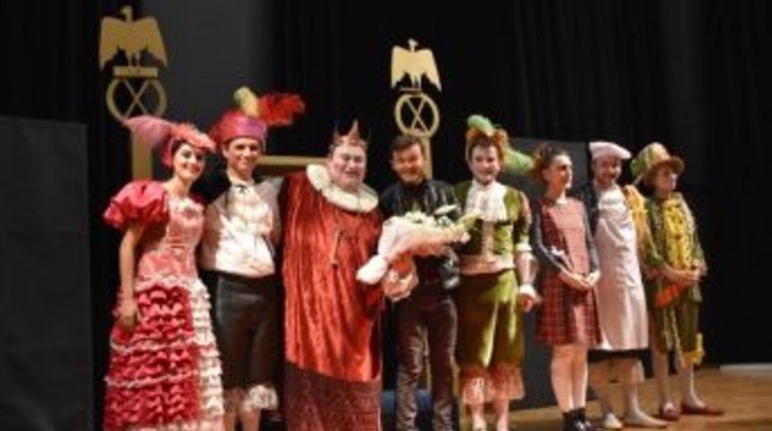 &ldquo;kralın Diş Ağrısı&rdquo; Gemlik&rsquo;te Sahnelendi