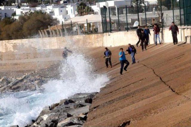 Bodrum'da Fırtına Hayatı Olumsuz Etkiledi