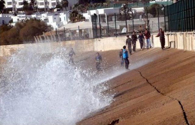 Bodrum'da Fırtına Hayatı Olumsuz Etkiledi