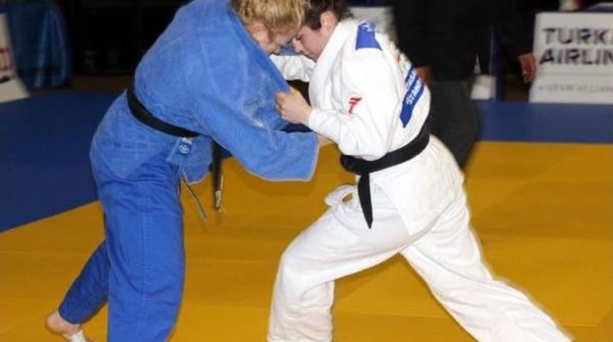 T&uuml;rkiye Judo Şampiyonası Zonguldak'ta Başladı