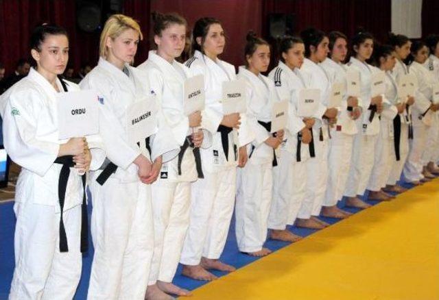 Türkiye Judo Şampiyonası Zonguldak'ta Başladı