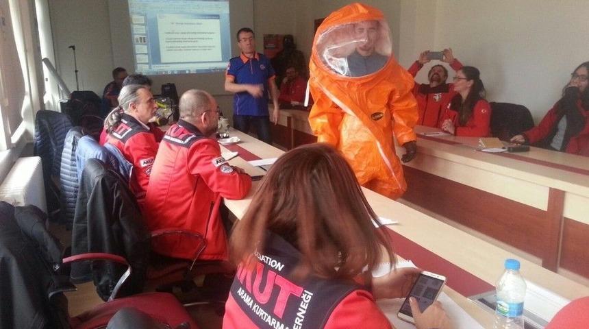 Akut İnsarag Sınavına Hazırlanıyor