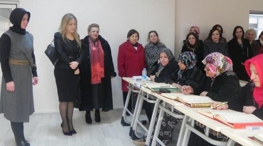 Aylin Coş&rsquo;dan Adapazarı Sosyal Dayanışma Merkezine Ziyaret