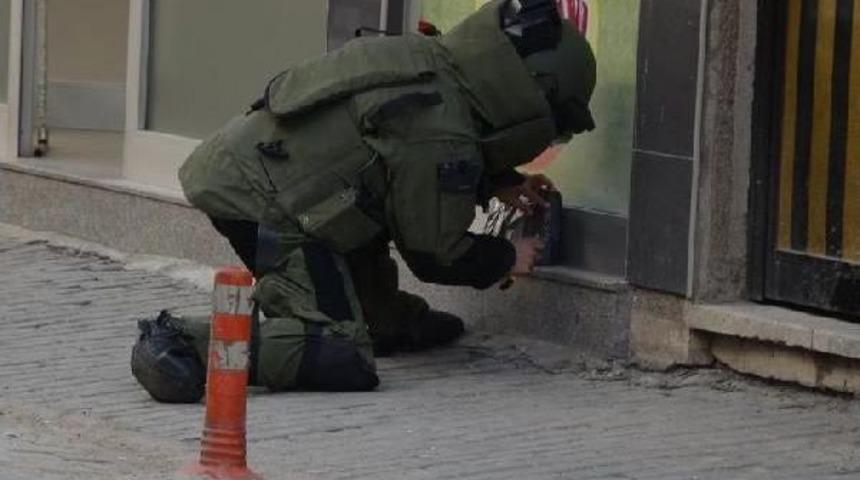 İşyeri &Ouml;n&uuml;ndeki Kargo Poşeti Korkuttu