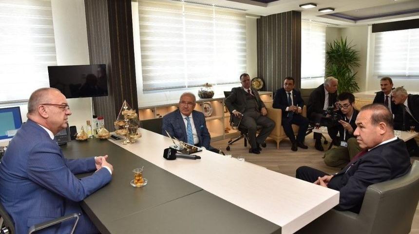 Mhp&rsquo;li B&uuml;y&uuml;kşehir Belediye Başkanları Bir Araya Geldi