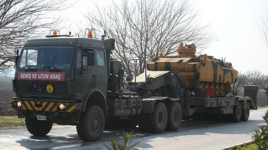 Sınıra Tank Sevkiyatı S&uuml;r&uuml;yor