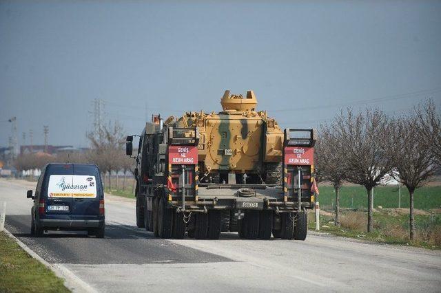 Sınıra Tank Sevkiyatı Sürüyor