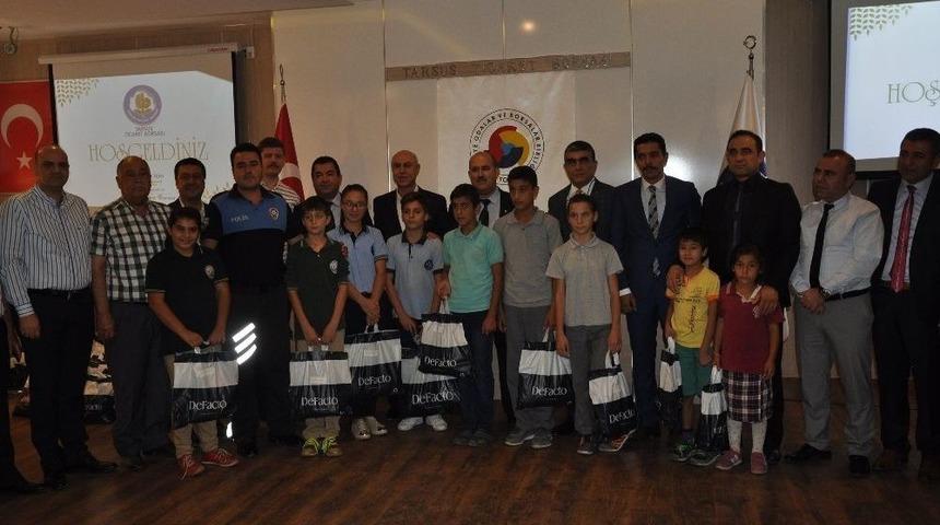 Tarsus&rsquo;ta 700 &Ouml;ğrenciye Kıyafet Yardımı
