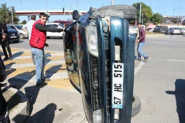 3 Aracın Karıştığı Zincirleme Kazada Yaralanan Olmadı