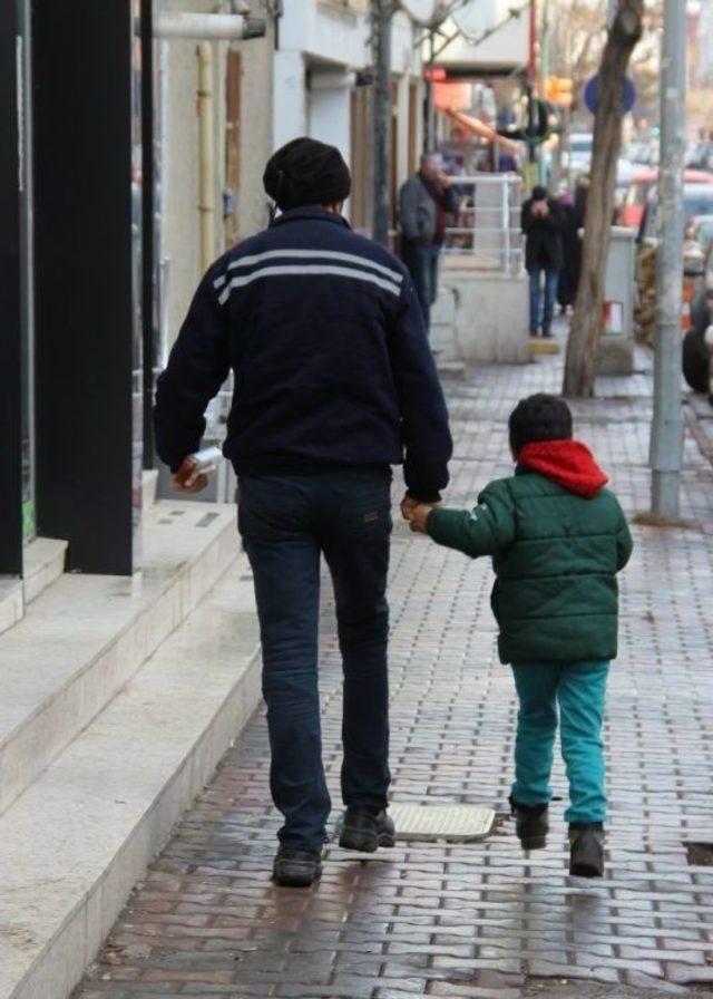 Ailesinden Habersiz Markete Giden 5 Yaşındaki Ensar Kayboldu