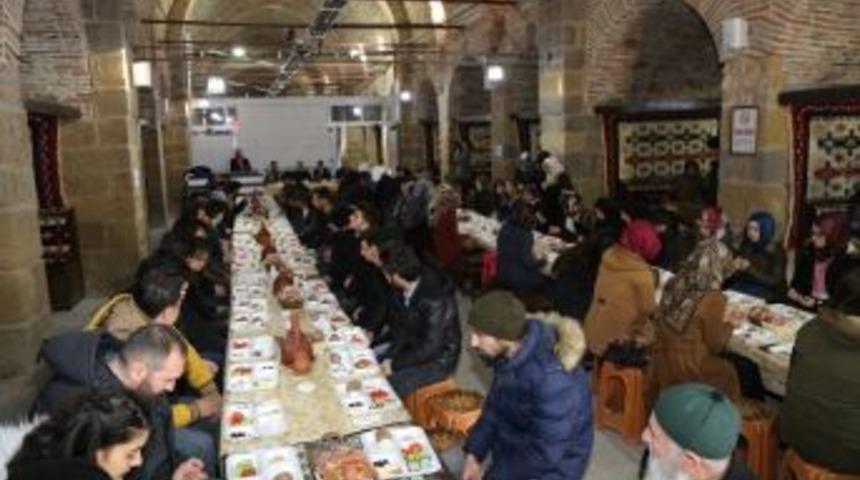 Niğde &Uuml;niversite &Ouml;ğrencileri Bedestende Buluştu