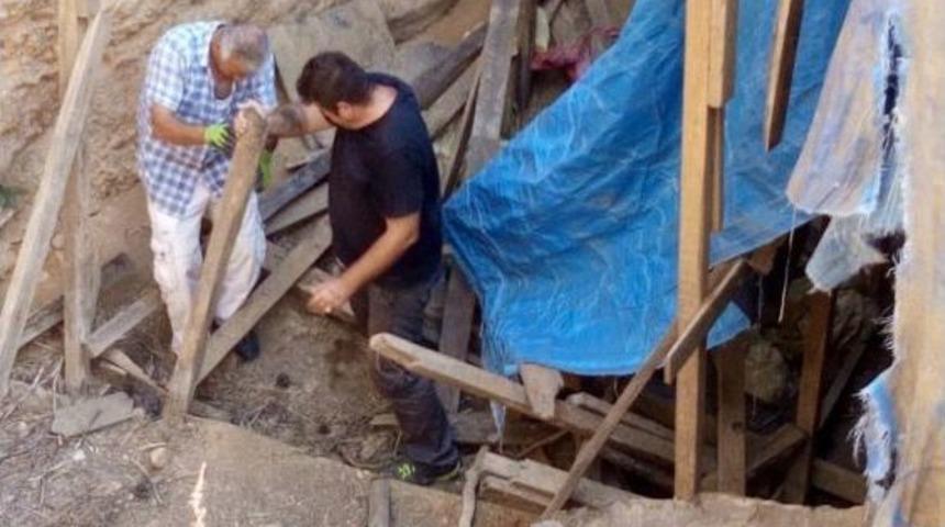 Ekipler A&ccedil;ık Kuyudaki Kaplumbağalar İ&ccedil;in Seferber Oldu