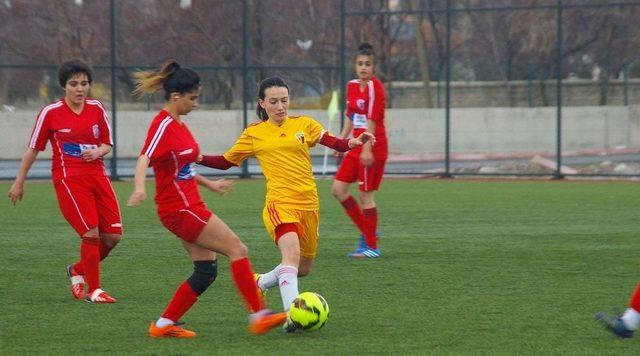 Malatya Bayanlarspor Kulübü Kapanmanın Eşiğinde