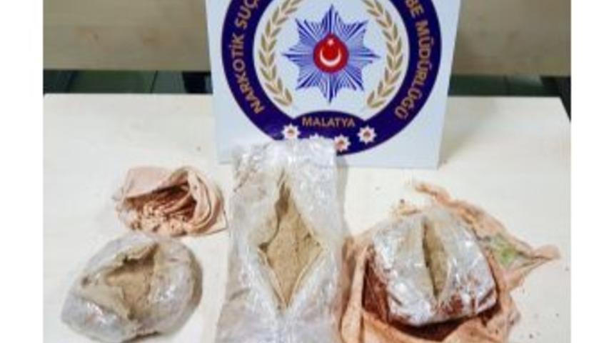 İran Uyruklu Kadının &Uuml;zerinden 1 Kilo Uyuşturucu &Ccedil;ıktı