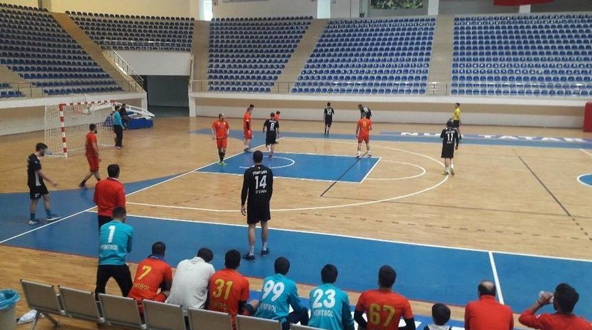 Van Erek Beş Yıldız Hentbol Takımı Liderliği Garantiledi