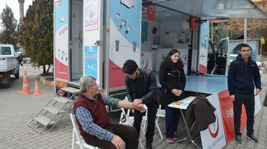 İl Sağlık M&uuml;d&uuml;rl&uuml;ğ&uuml; Ekipleri G&uuml;ny&uuml;z&uuml; İl&ccedil;esinde Sağlık Taraması Yaptı.