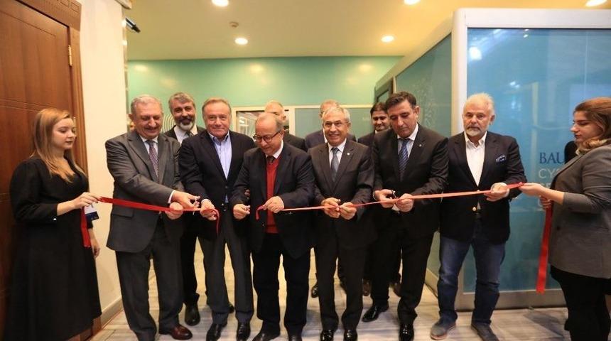 Siber G&uuml;venlik Alanında Uzmanlar Yetişiyor