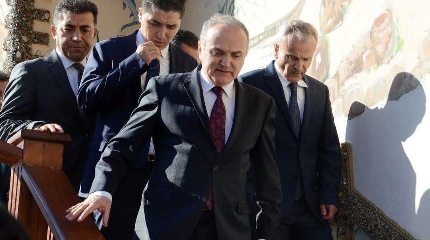 Bakan &Ouml;zl&uuml;, Havaalanını Bakan Arslan İle G&ouml;r&uuml;şecek