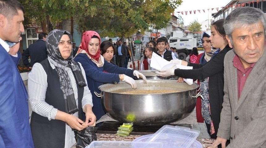 Bulanık Belediyesinden 5 Bin Kişiye Aşure