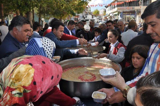 Bulanık Belediyesinden 5 Bin Kişiye Aşure