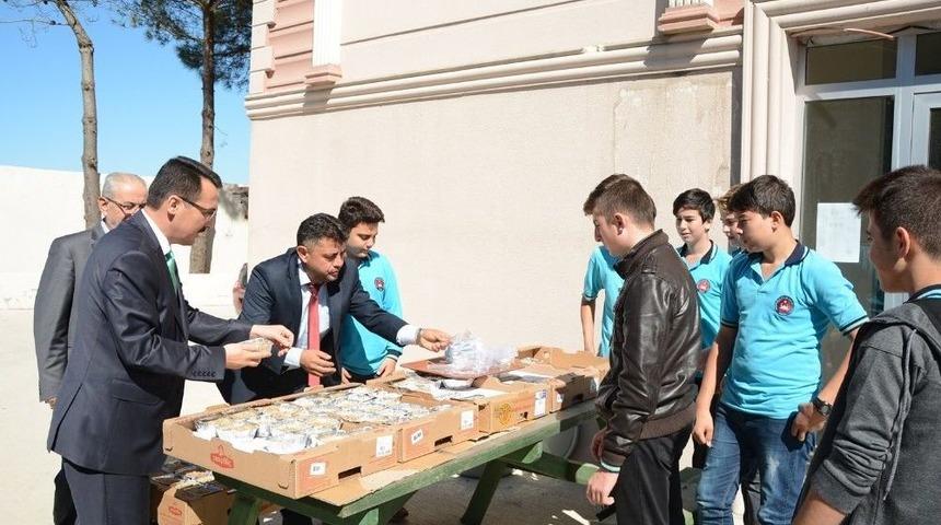 &Ouml;ğrencilere Aşure Dağıtıldı