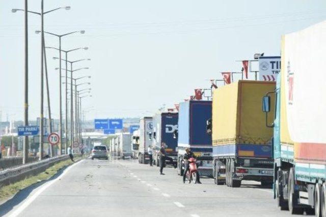 Kapıkule'de 5 Kilometre Tır Kuyruğu