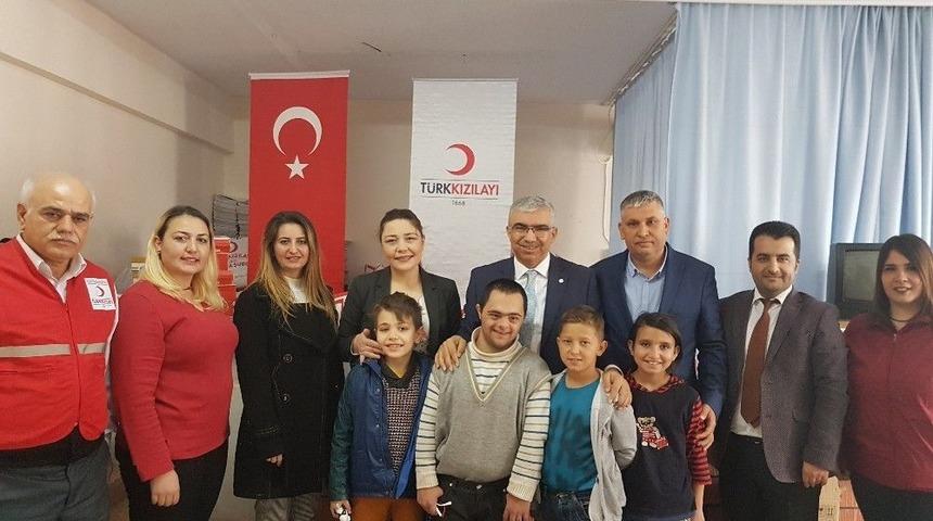 Otistik Ve Down Sendromlu &Ouml;zel &Ccedil;ocuklara Hediyeler Verildi