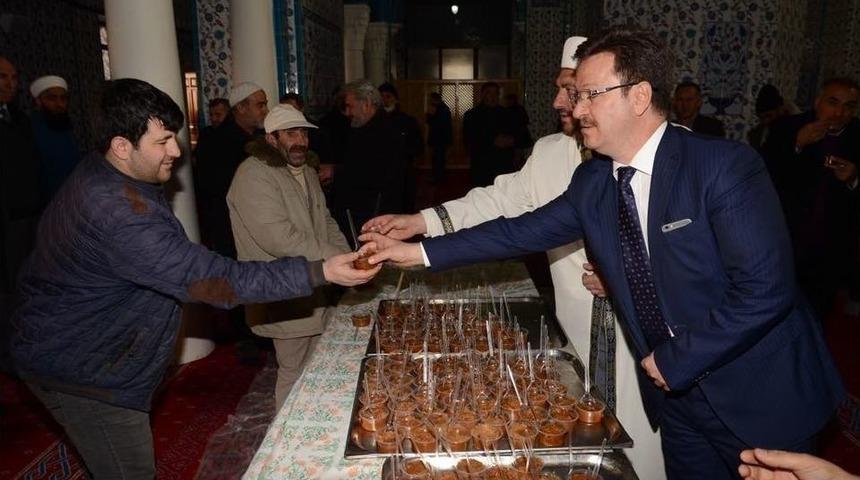 Afrin Şehitleri İ&ccedil;in Helva Dağıtıldı