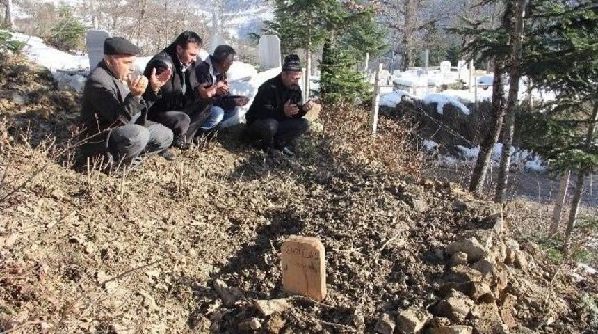 (&ouml;zel Haber) 15 Yıldır K&uuml;s Olan Abi Kardeş, 5 Saat Arayla &Ouml;ld&uuml;