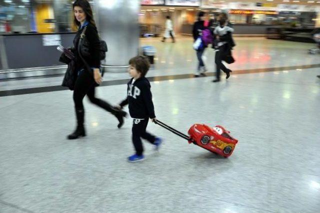 Tatil Başladı, Atat&uuml;rk Havalimanı  Hareketlendi 3