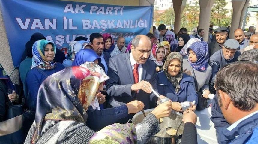 Van Ak Parti&rsquo;den Vatandaşlara Aşure İkramı
