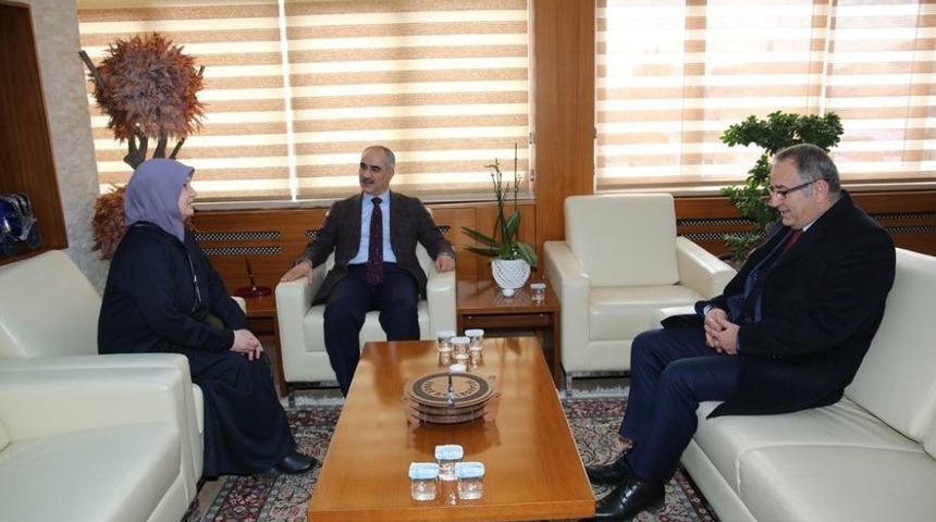 Gurbet&ccedil;i Vatandaşlardan Ayyıldız Camisi&rsquo;ne Bağış