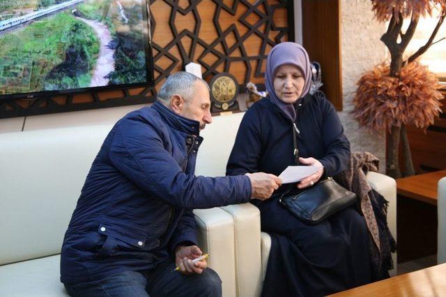 Gurbet&ccedil;i Vatandaşlardan Ayyıldız Camisi&rsquo;ne Bağış 2