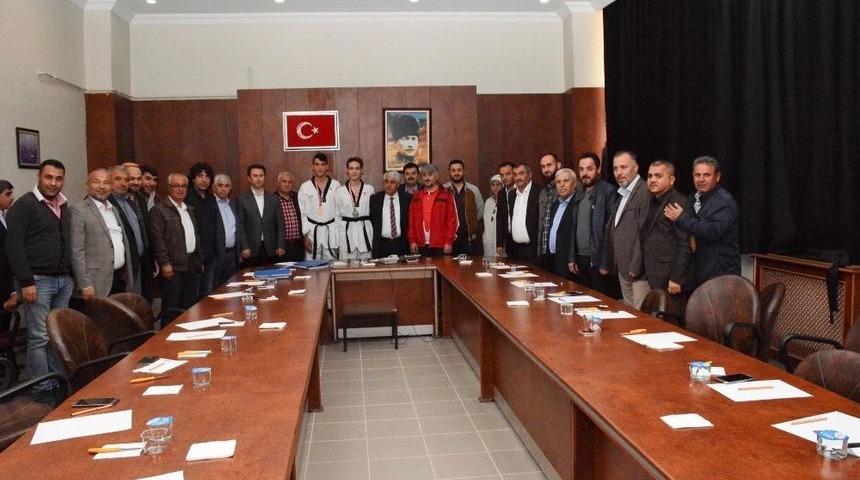 Başkan Şimşek&rsquo;ten Başarı Sporculara &Ouml;d&uuml;l