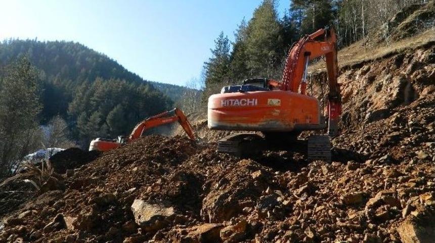 Posof&rsquo;ta Kar &Ccedil;alışması Değil Yol &Ccedil;alışması Yapılıyor