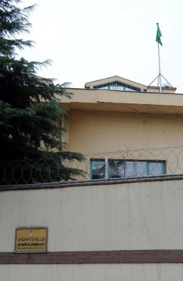 T&uuml;rkiye de Bayraklar Yarıya Indi 3