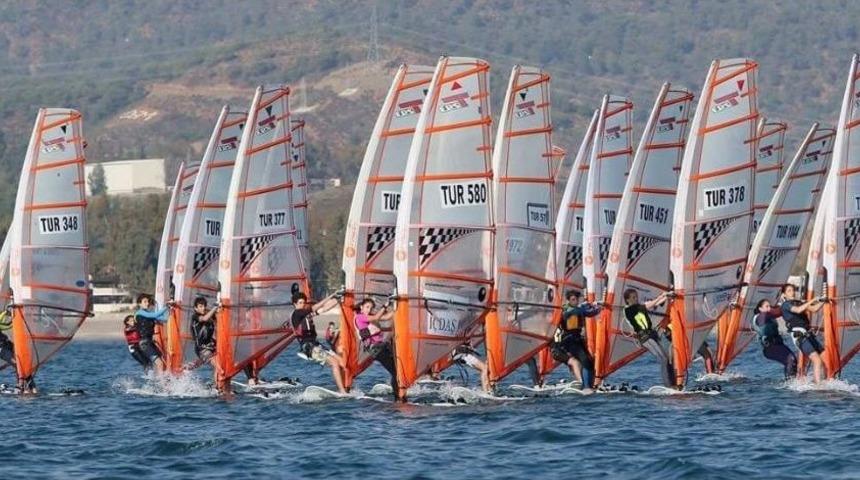 R&uuml;zgarın &Ccedil;ocukları Beylikd&uuml;z&uuml;&rsquo;ne &Ouml;d&uuml;lleriyle D&ouml;nd&uuml;