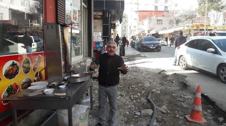 Silvan&rsquo;da Kaldırımlar Yarıda Kaldı