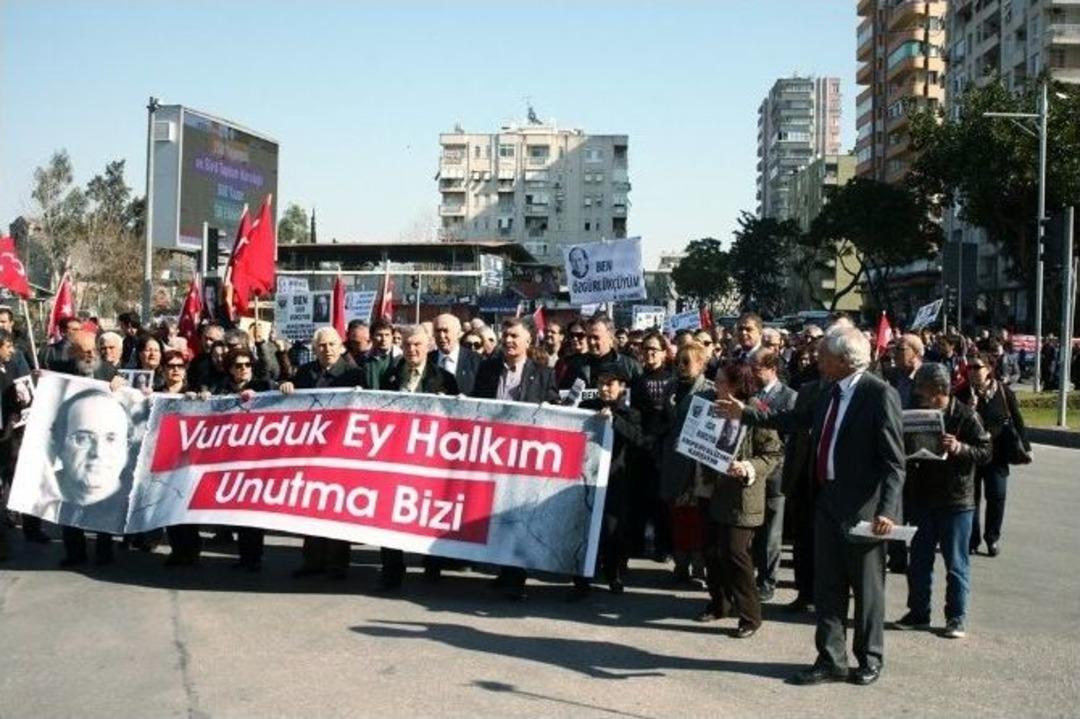 Gazeteci Uğur Mumcu Adana&rsquo;da Anıldı