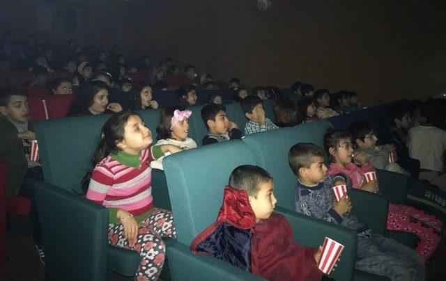 &Ouml;ğrenciler Yarıyıl Tatilinin Keyfini Sinema İle &Ccedil;ıkardı 1