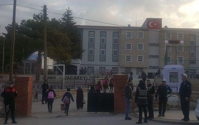 Polis, Okul &Ccedil;evrelerinde Uygulama Yaptı 1