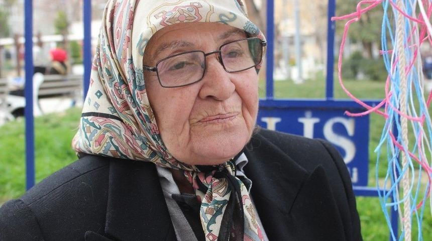 73 Yaşındaki Melahat Nine, Balon Satarak Evini Ge&ccedil;indiriyor