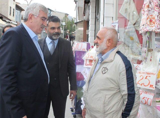 Ak Parti Erzurum İl Başkanı Mehmet Emin Öz, Taşmağazalar Esnafını Ziyaret Etti