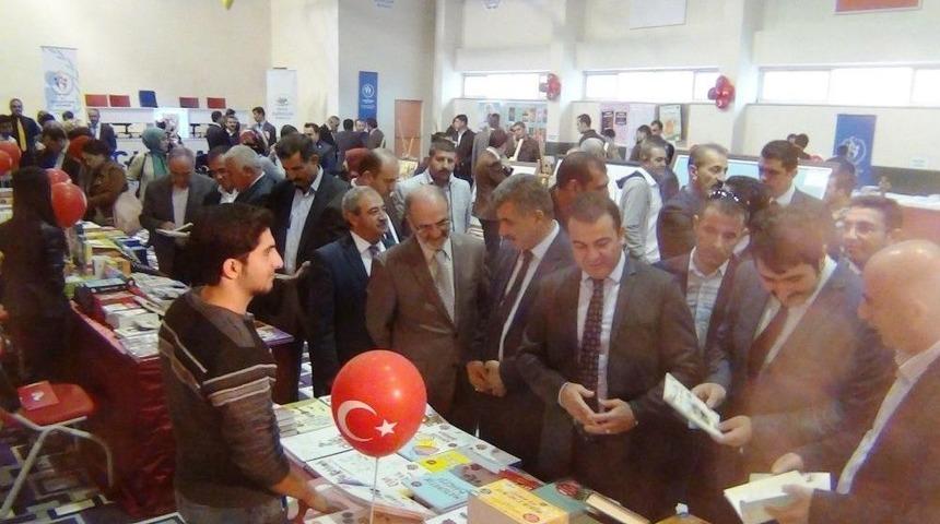 Erciş&rsquo;te 3. Edebiyat Ş&ouml;leni Ve Kitap G&uuml;nleri Etkinliği Başladı