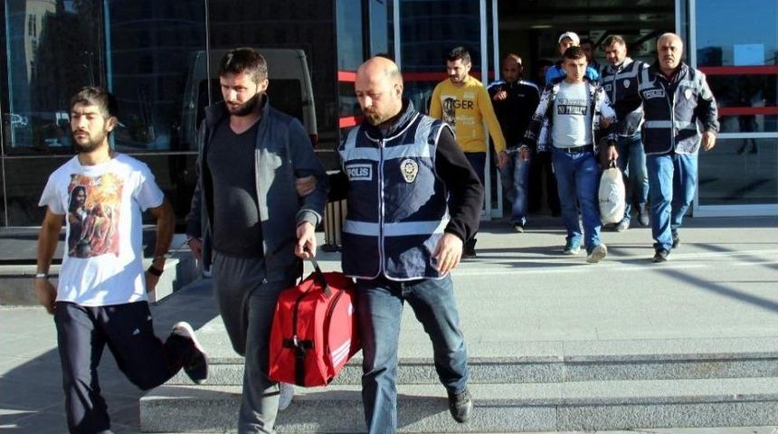 Kayseri&rsquo;de Aranan Şahıslara Operasyon: 20 G&ouml;zaltı